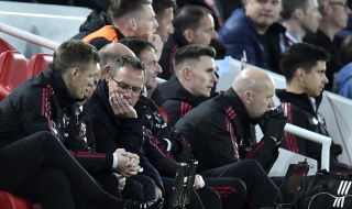 Ралф Рангник негодува от поведението на техническия директор в Манчестър Юнайтед по време на мачовете