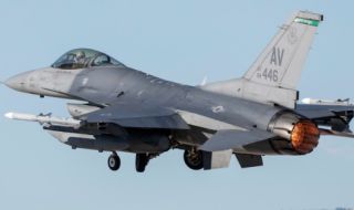 Анализатори: F-16 за Украйна- огромно логистично предизвикателство и дипломатически проблем