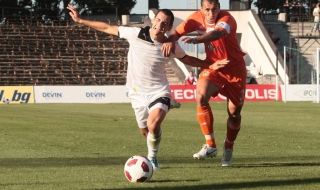 Локомотив Пд изненада шампионите, Ботев Враца измъкна трудна победа