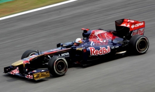 Уебър с първа победа за сезона в последния старт