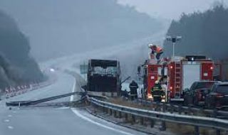 Уволниха митничарите, пуснали македонския автобус без документи през границата