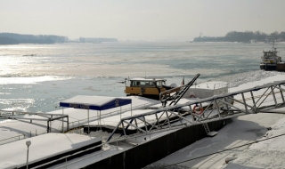 Влаковете закъсняват, ледоход по Дунав