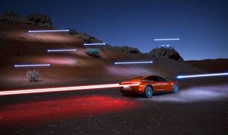 Фотограф използва дронове за светлинно рисуване при снимки на Porsche (ВИДЕО)