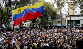 Какво се крие зад хаоса във Венецуела