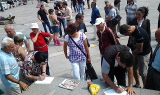 Контрапротестът при НДК заклейми голата гръд на Таня Илиева