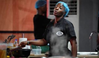Нигерийка готви 100 часа без прекъсване и постави нов световен рекорд (ВИДЕО)