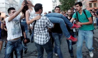 Полицията се изтегли от площад „Таксим”