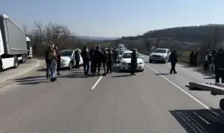 Протест блокира международното шосе Е-79