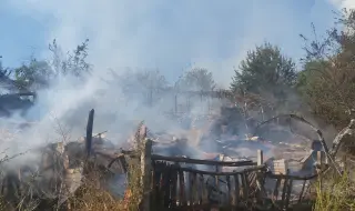 Пожарите в Благоевградско: Четири къщи са изгорели в село Сенокос, край Струмяни пак се разгоря