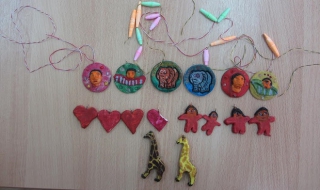 Задържаха жена, изработвала висулки от амфетамин