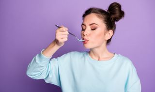 Изобретиха специална лъжица, която подобрява вкуса на храната