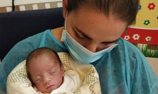 Лекари спасиха бебе с тегло 600 грама