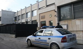 Охранител се самоуби в посолството на Япония