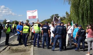 Протестиращи блокираха кръговото между Е-79 и „Струма”