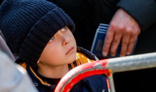 Румънска организация спасява украински сирачета