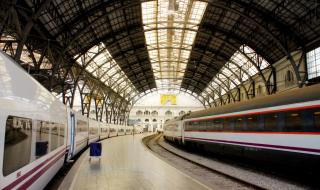 Евакуираха два влака в Барселона заради бомбена заплаха