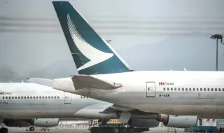 Пътник опита да отвори врата на самолет по време на полет на Cathay Pacific
