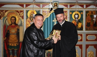 Наш храм с дарение от Атон