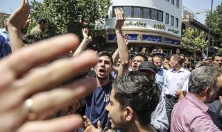 Улично недоволство не остави Иран да заспи
