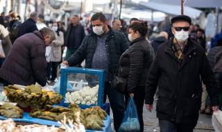 Българка от Измир пред ФАКТИ: Не знам какво стана! Хората помислиха, че ще умрат от глад за 2 дни