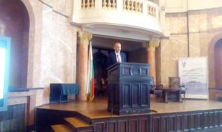 Над 13 000 деца по света ще учат български