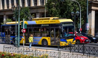 Задължителен тест за достъп до обществения транспорт в Гърция