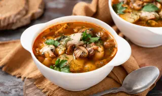 Рецепта на деня: Лека гъбена супа с булгур