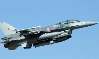 Турски F-16 се разби след излитане от авиобазата си, пилотът е загинал ВИДЕО