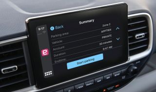 Приложение в колата показва свободните места за паркиране