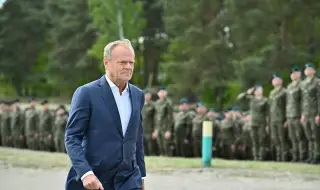 France and Poland sign mutual defense treaty in case of military threat 