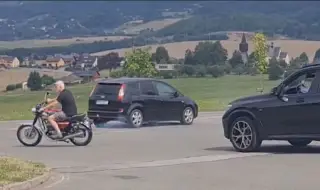 Чешкият президент падна от мотоциклет, в болница е