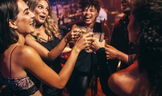 Защо младите пият по-малко алкохол