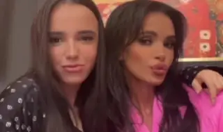 Дъщерята на Мария завърши престижното си образование с авторска изложба (СНИМКИ)