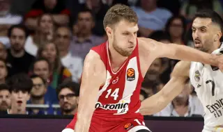 Александър Везенков изигра поредния си силен мач за Олимпиакос