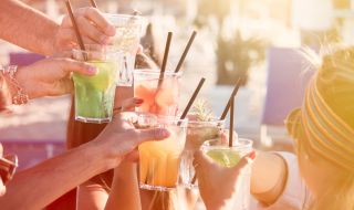 Най-подходящият алкохол за летните жеги е... 