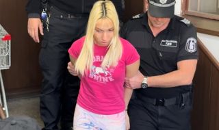 Емили Тротинетката откачи в ареста