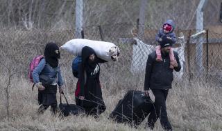 Турция насочва към Европа мигранти, заразени с коронавирус