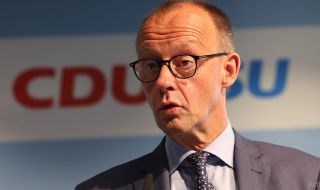 Опозицията с остра критика към канцлера