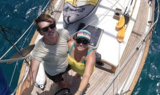 Двойка преплава света, без да разбере, че върлува пандемия