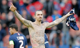 Ибрахимович изписа на тялото си имената на 50 гладуващи деца