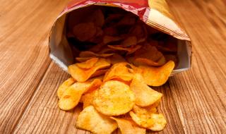 Има си причина за ужасно шумните опаковки на снаксове и чипсове