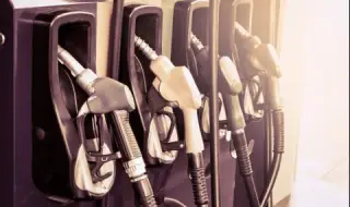 15 стотинки по-ниски цени на бензина и дизела у нас