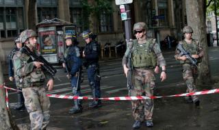 Коктейл „Молотов“ вдигна на крак френската полиция