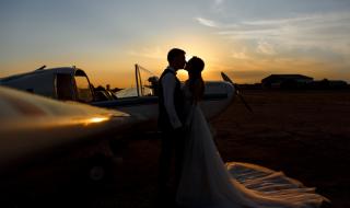 Влюбен бургазлия предложи брак в самолета за Лондон (ВИДЕО)