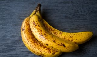 Какво означават тъмните петна по кората на бананите?