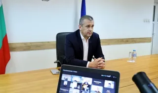 Министър Пеев настоява за плавателни коридори по Дунав за блокираните български кораби