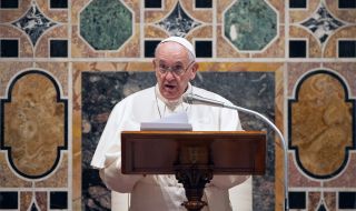 Папа Франциск: „Трагедията на войната ни потресе“