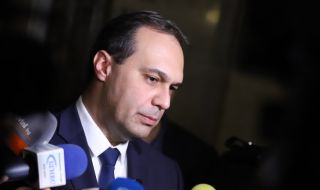 Заков се изправя пред депутатите заради случая с кацналия край Търговище самолет