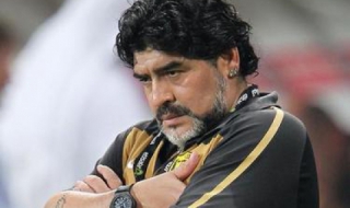 Марадона: Ще се карам на Меси и Суарес