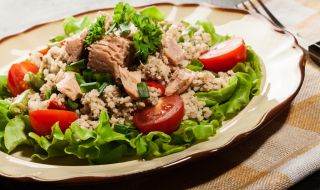 Рецепта за вечеря: Полезна салата с перлен кускус и риба тон